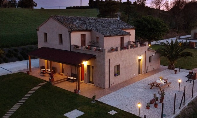 Monsano House | Montefiore House 13 - Sunflowers. Farmhouse in the Marche countryside