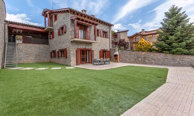 Montella House | Montella I - Four Bedroom House, Sleeps 10