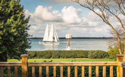 Cowes House | Monterey Egypt Point