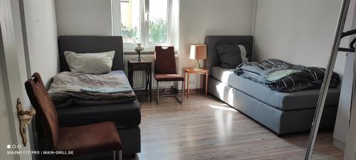 Veitshoechheim Apartment | Monteurwohnung bei Würzburg bis 6 Personen mit gratis Parklätzen und Grill und WLAN 3x Schlafzimmer und Grill