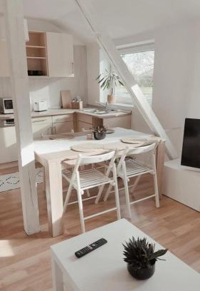 Dreisielen Apartment | Monteurwohnung in Wesermarsch, Küche, Einzelbetten, Stedinger Landhotel