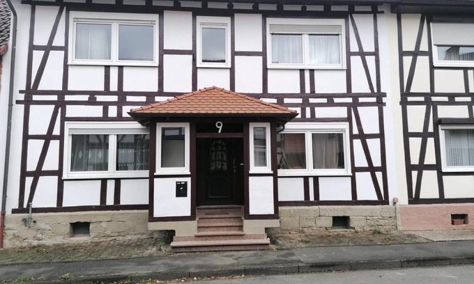 Breuna House | Monteurzimmer Oberlistingen Zweibettzimmer mit 2 Bädern