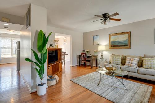 Montgomery Village House | Montgomery Village Townhome with Patio 27 Mi to DC!
