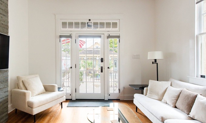 Faubourg Marigny House | Month Long 30+ days only close to Frenchman Street music & French Quarter