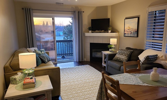 Collingwood Condo | Month to month rental available in Collingwood, ski season 2024/2025 available!
