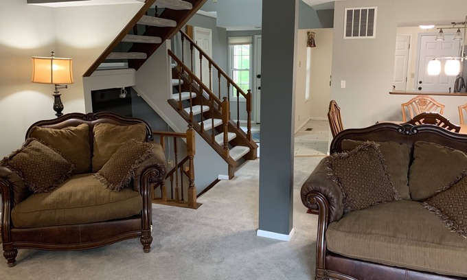 Oakbrook House | Month to month Townhouse with attached Garage