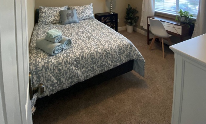 Lincoln House | Monthly Bedroom Rental -