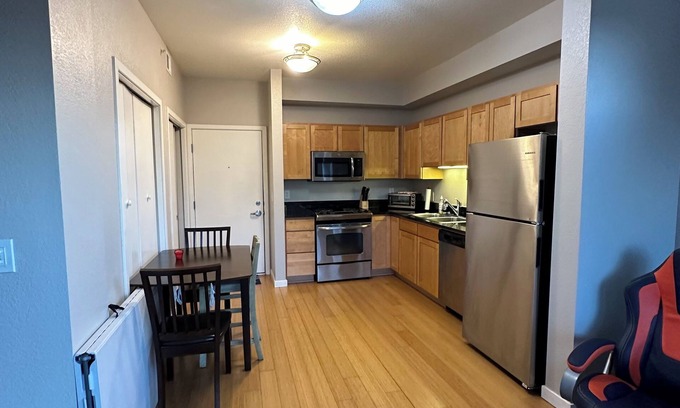 Baseline Sub Apartment | MONTHLY Discount - Spacious apartment by CU-Boulder with underground parking