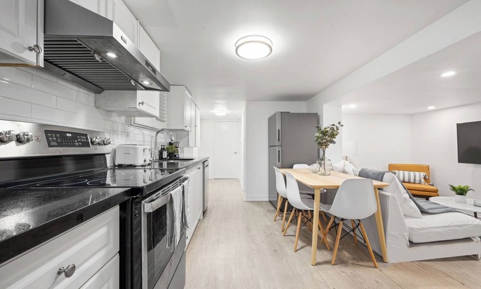 Earlscourt Apartment | Monthly Private Room Rental in Midtown Toronto