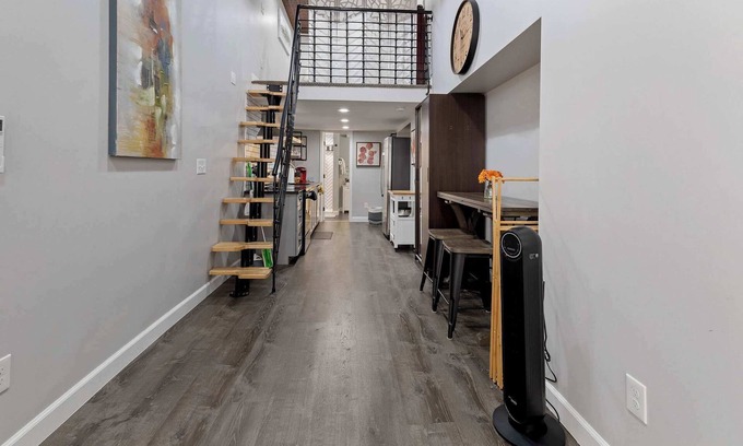 Barths Apartment | Monthly Rental- Bright loft in Wheat Ridge