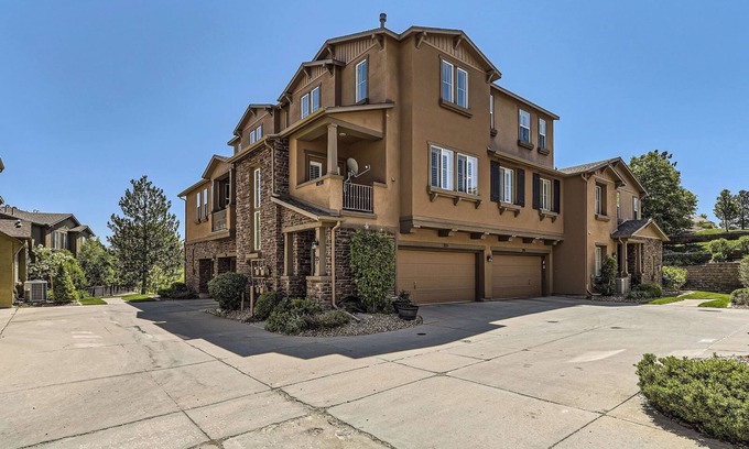 Southridge Condo | Monthly Rental condo w/garage