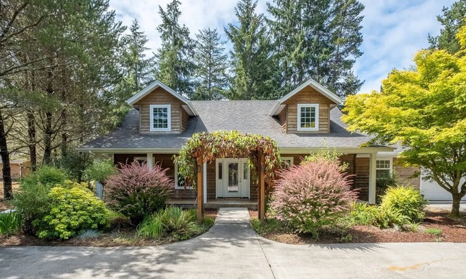 Nehalem House | MONTHLY rental for a beautiful 4-bedroom house on Oregon coast