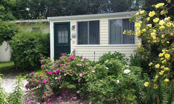 Newport East Cottage | Monthly Rental! Walk to Beach from adorable 1 bedroom cottage