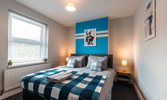 Southampton House | Monthly Savings - 4 Beds - Sleeps 8 - Free Parking