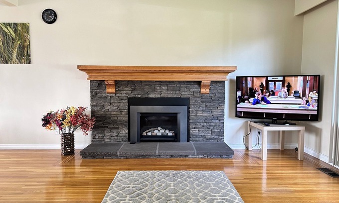 Coquitlam House | Monthly stay 2 Bedroom upper floor suite with Garden view Closed to SFU