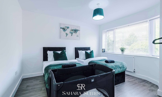 Cradley House | Monthly Stay | Modern 4BR | Cadbury & QE Hospital