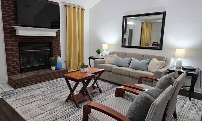 Ellendale Apartment | MONTHLY STAYS-3 Bedroom and 1 Car garage-near BARTLETT-Comfortable & Convenient.