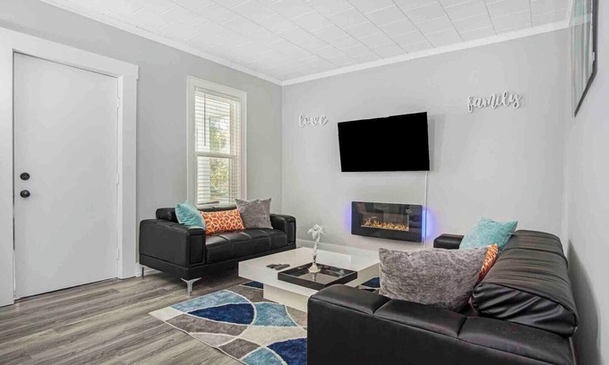 Nelson House | Monthly Stays at Brightside Bungalow: Near Downtown Muskegon