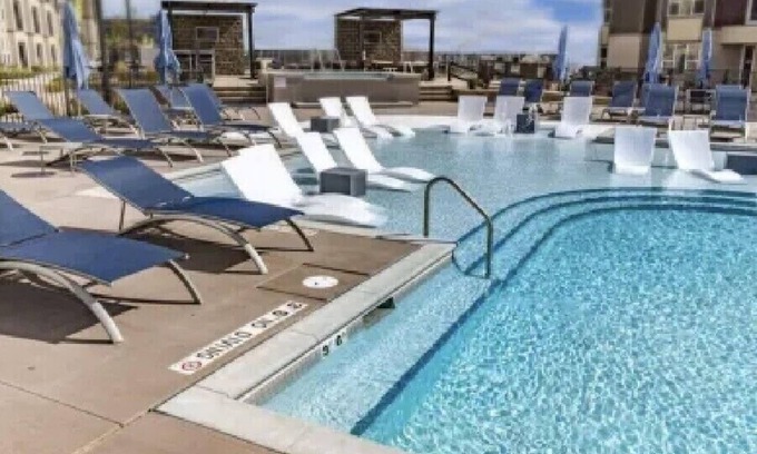 Des Peres Apartment | Monthly Stays Luxe Des Peres Suite with Complimentary Starbucks Onsite!