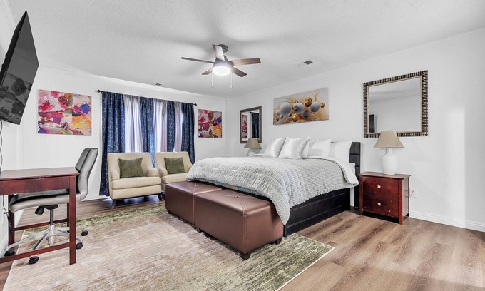Southwind House | MONTHLY STAYS- Modern, Updated 5- Bedroom Brick Home