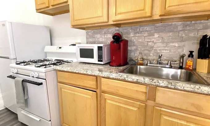 Midtown Apartment | Monthly Stays/Quiet, Professional & Fully Equipped
