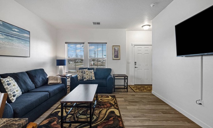 Boise House | Monthly Stays Welcome! 2 Master en Suites | 15 min to Downtown & 5 min to Village | Walk to Coffee
