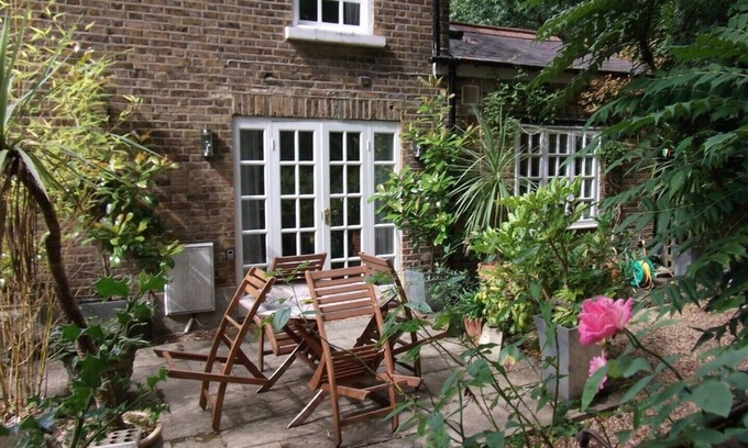 Twickenham Riverside Cottage | Montpelier Row Cottages , Garden Cottage