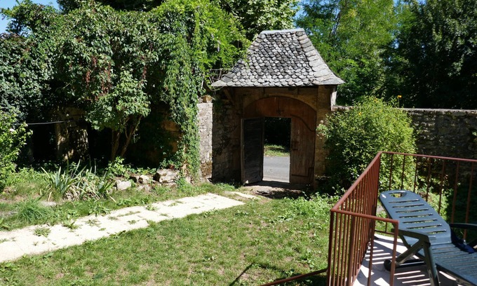 Estaing House | Montrepos - Former 17th century presbytery, sleeps 14