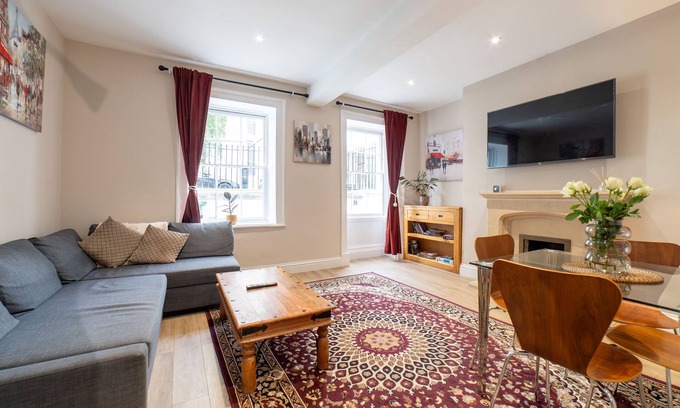 Cheltenham Apartment | Montrose Lodge, superb central Regency-style apartment with free parking(x2)