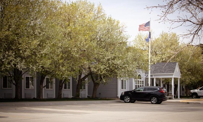 Gering Hotel | Monument Inn & Suites