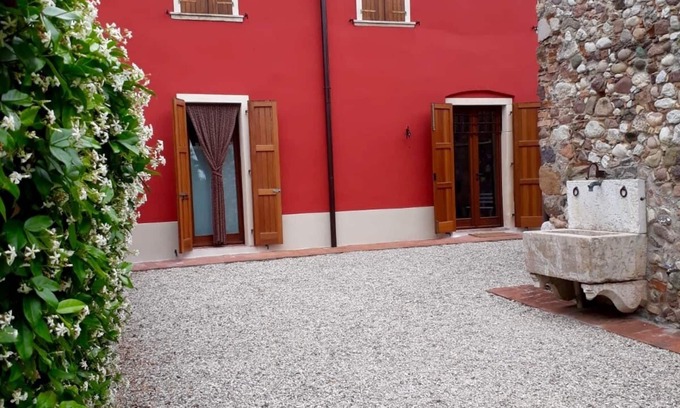 Monzambano House | Monzambano: House with garden and panoramic loggia with fireplace for barbecue