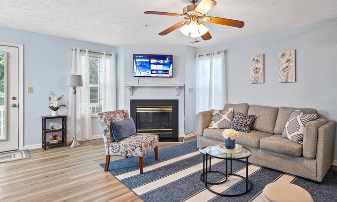 Westover Condo | Moodyjoy Condo - Close to Shopping & Dining