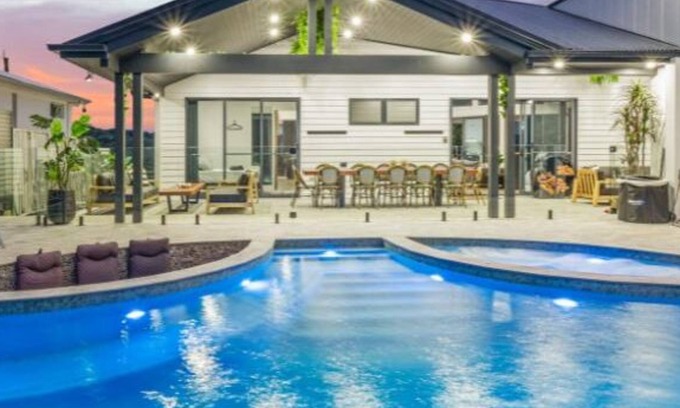 Shire of Boonah House | Moogerah Lake House #5 - Luxury Lake House (Sleeps up to 23 People)