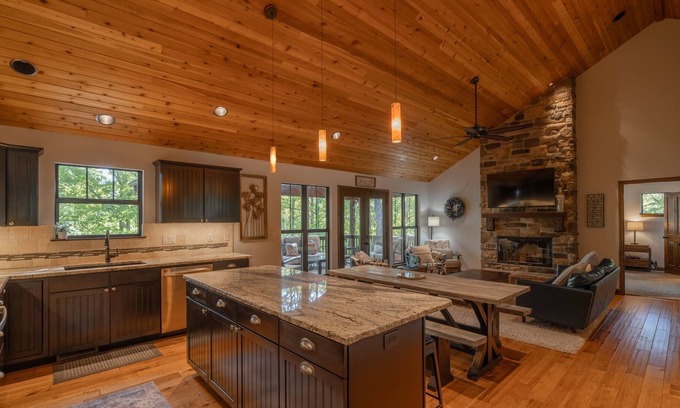 Innsbrook House | Moon Dance Cottage by Innsbrook Vacations!