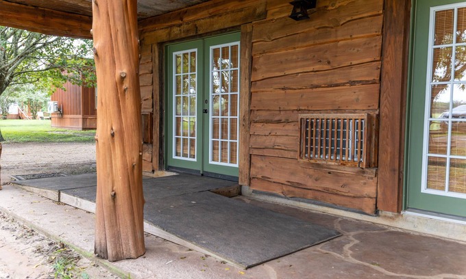 Satin House | Moon River Ranch - Farm House Lodge - ADA