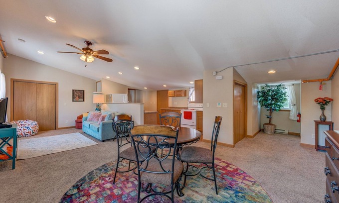 Pepin Condo | Moonbeam Condo - Beautiful 2 Bedroom Stay by Beach