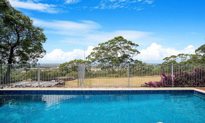 Deepdene House | Moondyne Estate Exclusive & Pet Friendly Hilltop Retreat