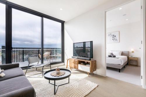 Moonee Ponds Apartment | Moonee Valley Park with parking