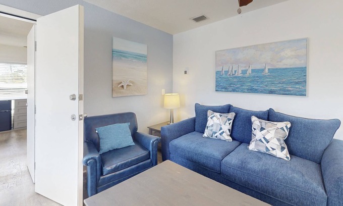 Treasure Island Condo | “Moonlight” 1BR Upstairs w/Courtyard View, Walk to Beach & Shops, King Bed, Full Kitchen