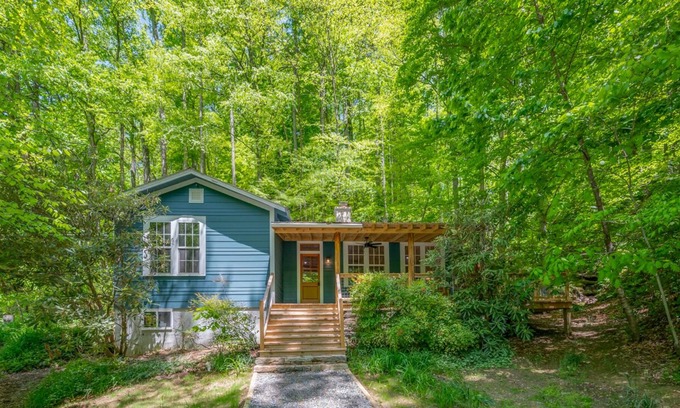 Skyland Cottage | Moonlight Mountain Retreat: A peaceful mountain cottage near Lake Lure!