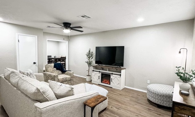 Cache House | Moonlight Mountains: New/Remodeled, Clean 4BR Home Near Fort Sill, Wichita Mts
