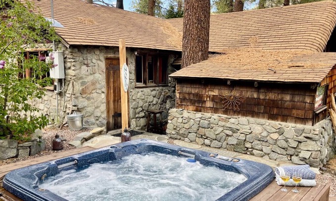 Wrightwood Cabin | Moonlight Retreat|Hot Tub, Fireplace, Walk to Village