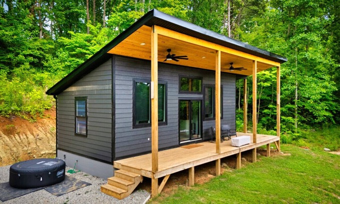 Stanton Apartment | Moonlight Ridge - Hot Tub, Fire Pit, Huge Porch, & Dog Friendly