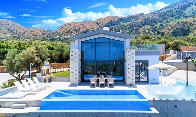 Mathes Villa | Moonlight Villa Heated Pool