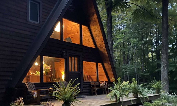 Rensselaerville Ski Chalet | Moonlit Chalet & Nature Sanctuary