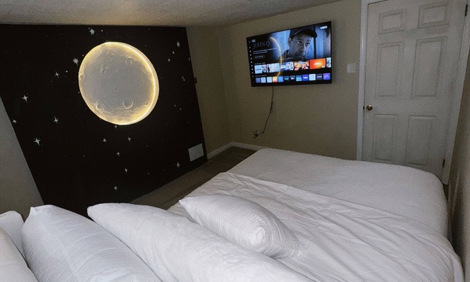 Allendale Apartment | Moonlit Serenity Oakland Ca