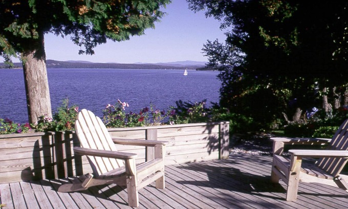 South Hero Cottage | Moonpath Cottage at Kibbe Point–the ultimate romantic escape
