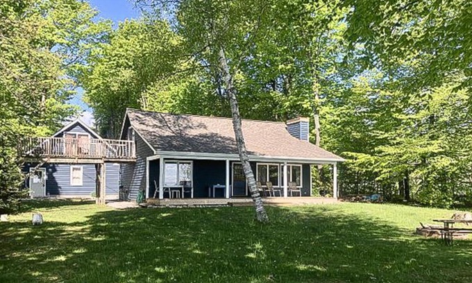 Suttons Bay House | Moonridge Cottage