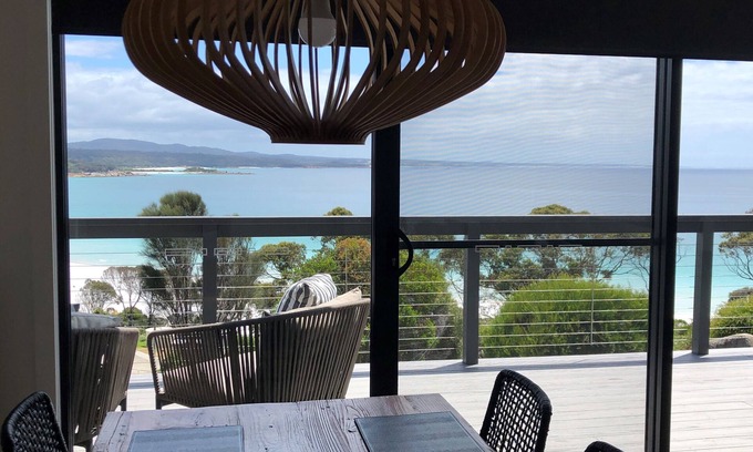 Binalong Bay House | MOONRISE BINALONG BAY Stunning views