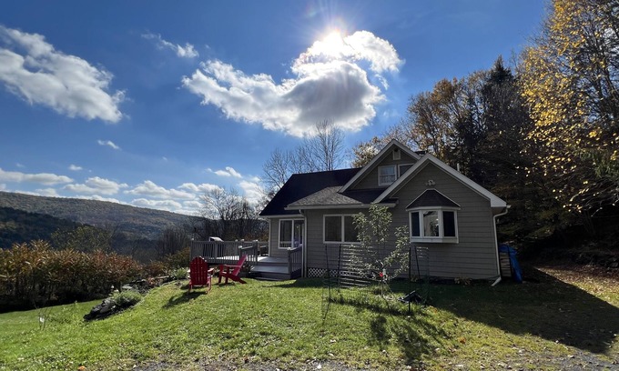 Roxbury House | Moonrise Mountain House, Catskills Retreat
